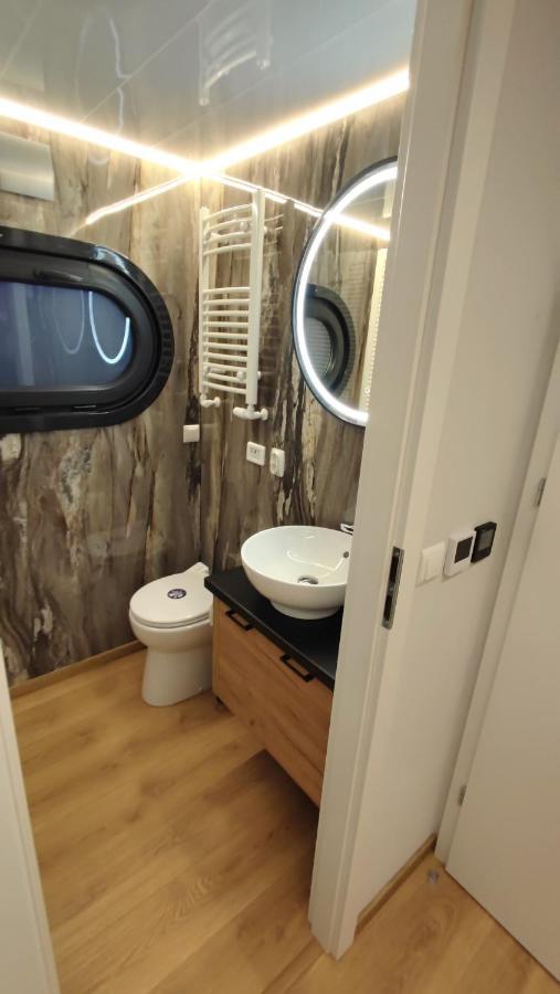 Houseboat Water King Apartament Plywajacy Dom Na Wodzie, 7 Os Wrocław Kültér fotó